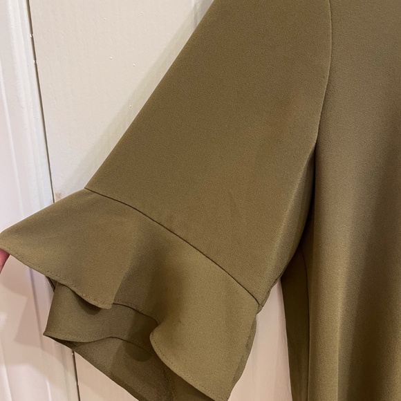 Ann Taylor women's green pleated v-neck blouse with tiered ruffle sleeves - Picture 3 of 5